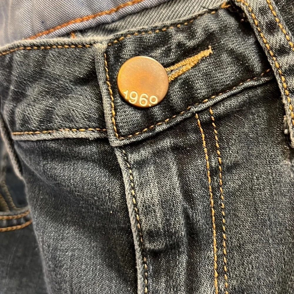 GAP 1969 Medium Wash Boot Cut Jeans size 31/12a